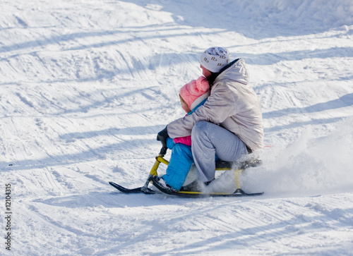 Canvastavla Mother and her child on a sled