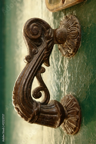antico battiporta artistico in ferro photo