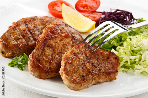 Grilled meat with vegetable salad