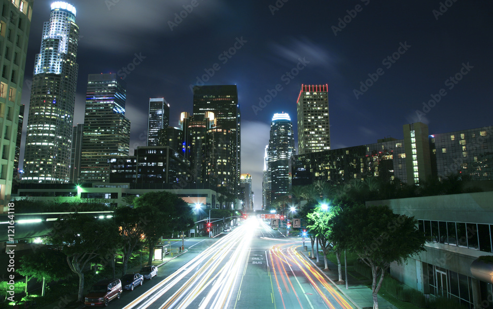 Naklejka premium Los Angeles cityscape at night