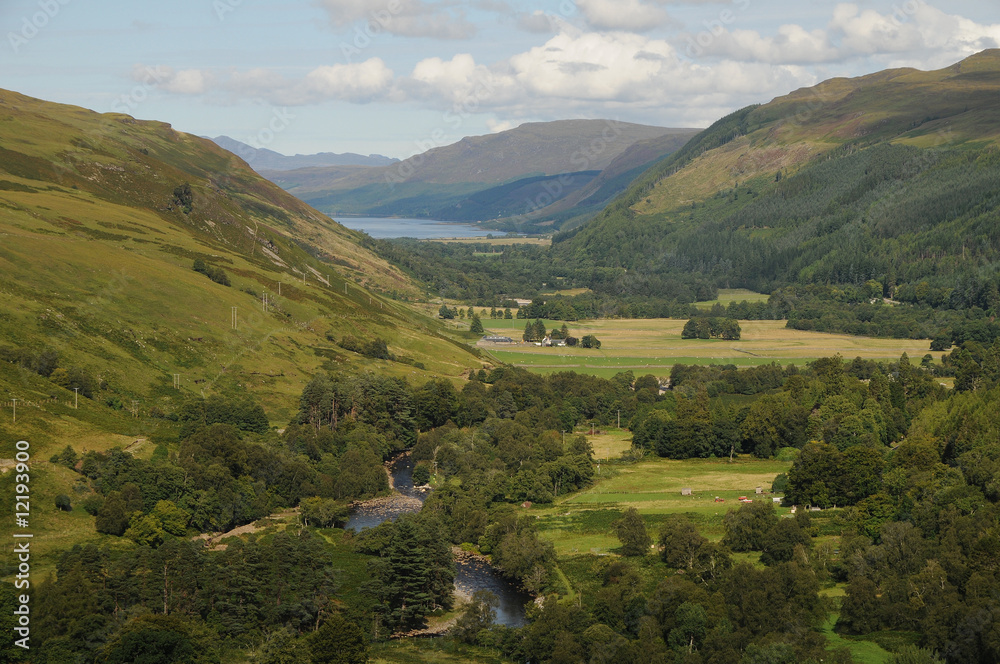 Obraz premium schottland tal mit blick zum meer