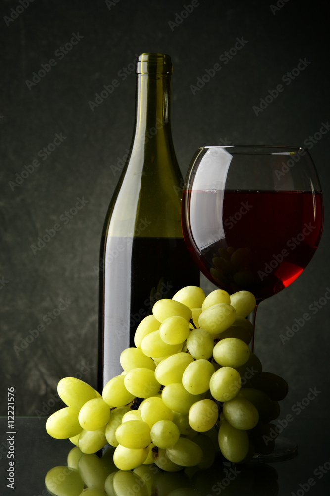 Fototapeta premium Still-life with red wine