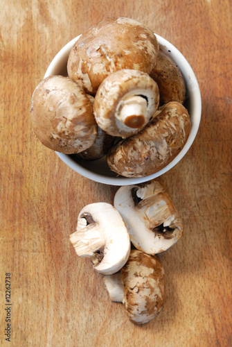 bol de champignons de paris rosés