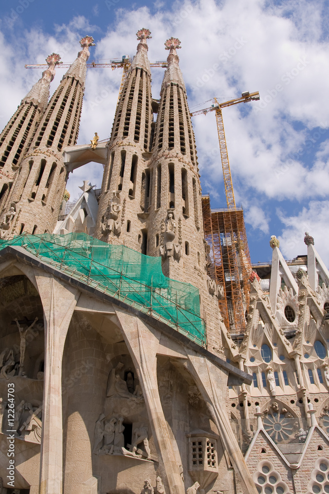 Fototapeta premium unfinished gothic cathedral Sagrada Familia in Barcelona, Spain