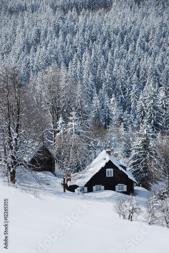 winter cottage © Aleš Nowák