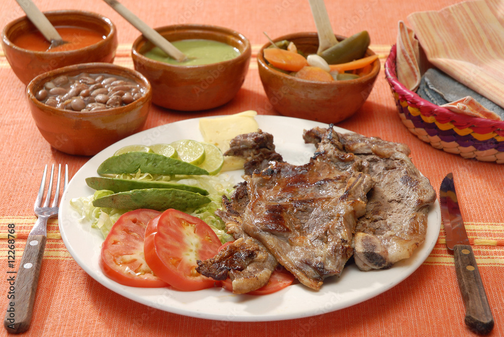 Costilla de res asada con ensalada y frijoles. México Stock Photo Adobe Stock Costilla de res asada con ensalada y frijoles. México Stock Photo Adobe Stock
