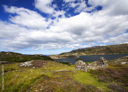 ruine et ciel tourmenté, écosse