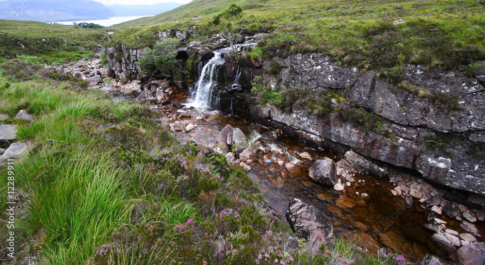 cascade et rivière en Ecosse cascade et rivière en Ecosse