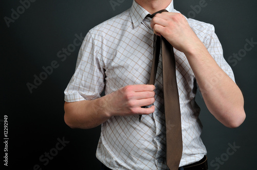 Tying a tie