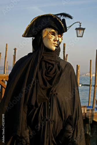 Maschera classica photo