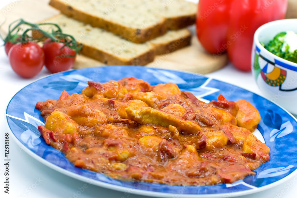 Gnocchi mit Putenfleisch,Paprika Sosse Stock-Foto | Adobe Stock