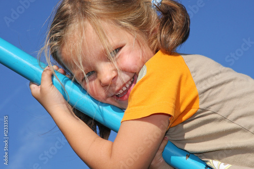 Mädchen auf Spielplatz