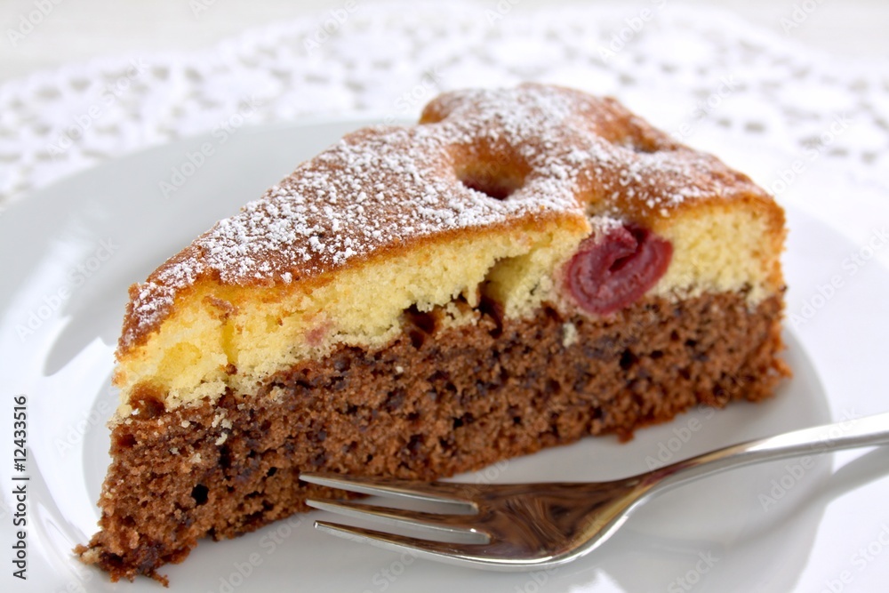 Kuchen mit Kirschen und Schokolade Stock-Foto | Adobe Stock