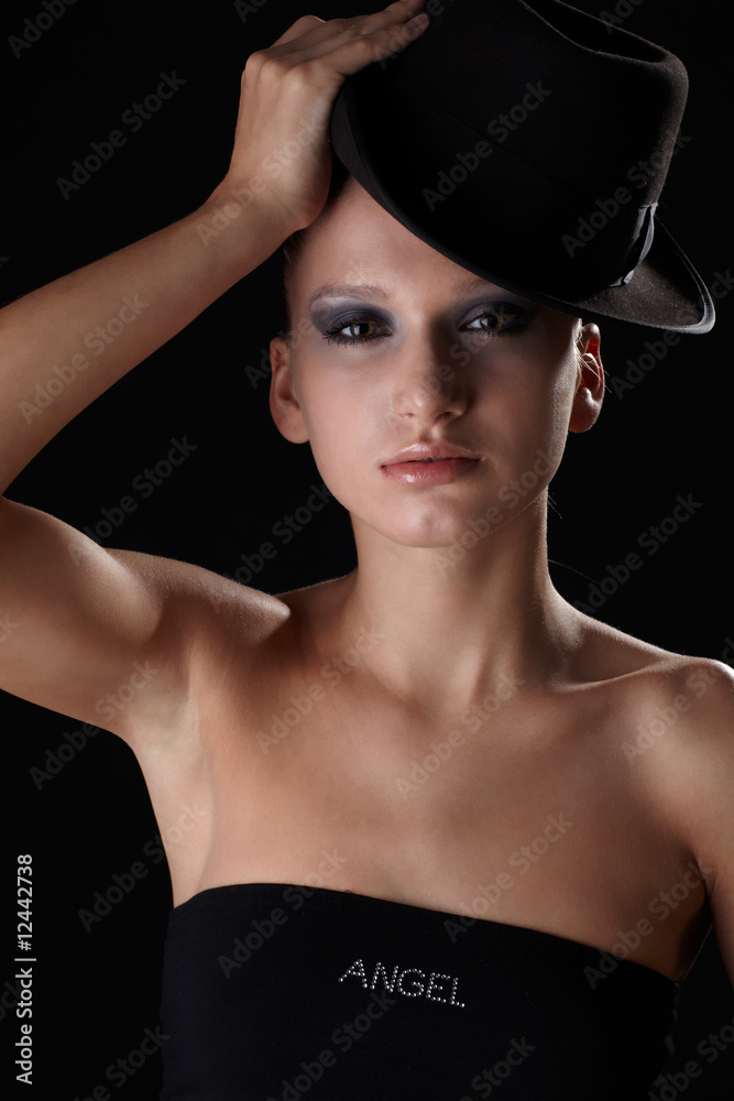 Naklejka premium beautiful model in hat