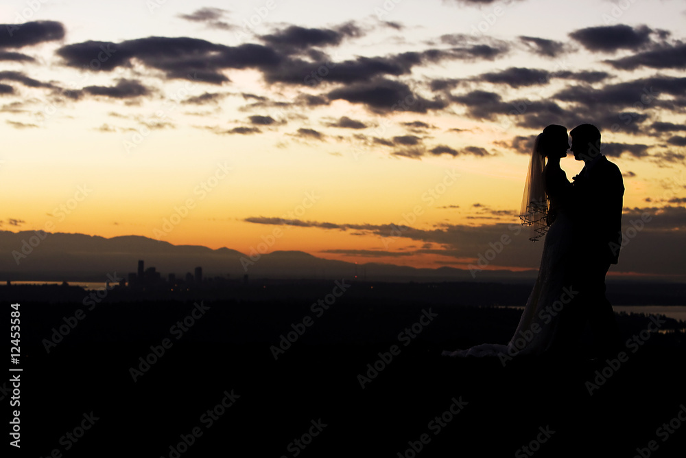 wedding couple silhouette at sunset