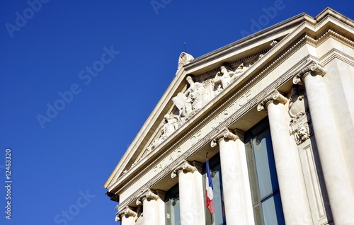 Fronton de justice