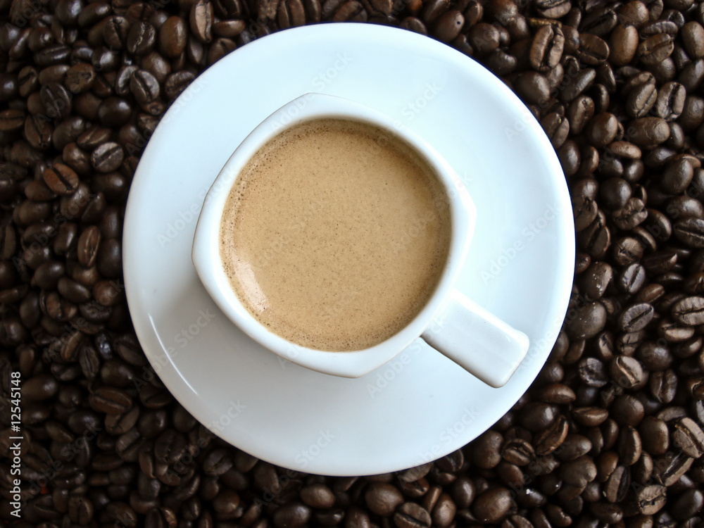 Fototapeta premium coffee on beans