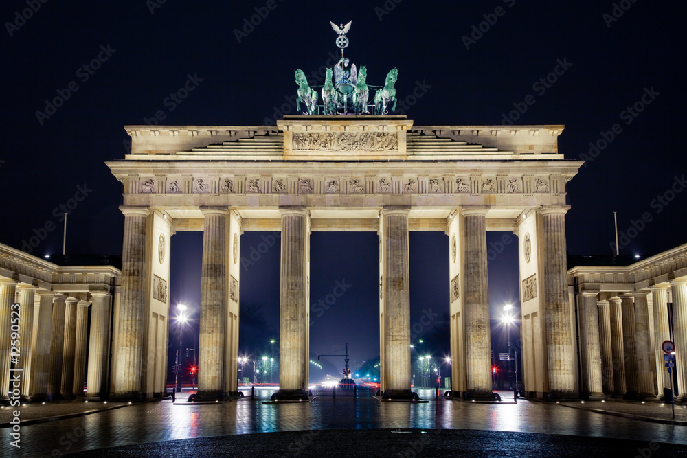 Fototapeta premium brandenburger tor bei nacht