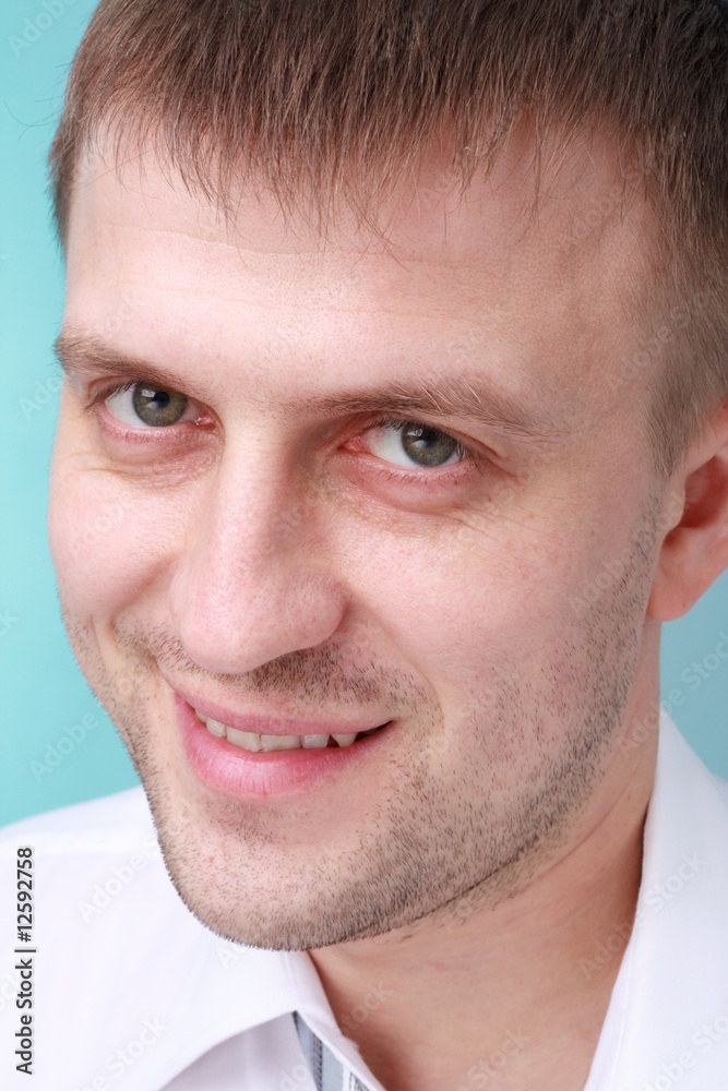 Obraz premium Attractive smiling man