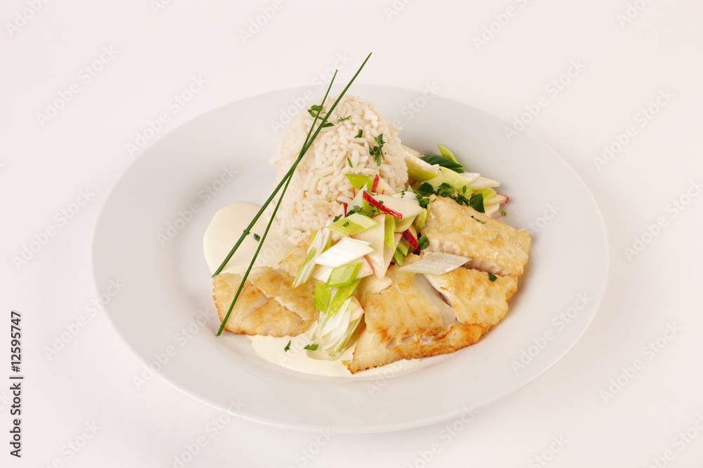 Knurrhahnfilet gedünstet mit Gemüse und Reis Knurrhahnfilet gedünstet mit Gemüse und Reis