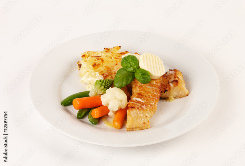 Viktoriabarschfilet mit Kartoffelgratin Viktoriabarschfilet mit Kartoffelgratin