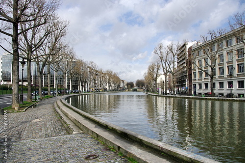Quai au bord du canal St Martin, Paris dix. © Bruno Bleu