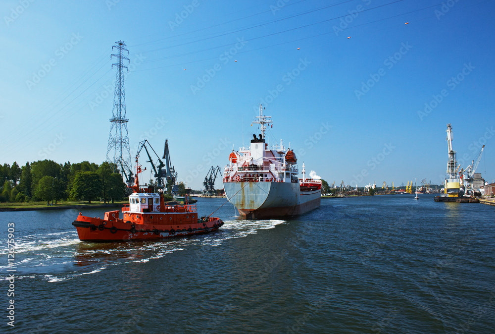 Fototapeta premium tugging of a ship