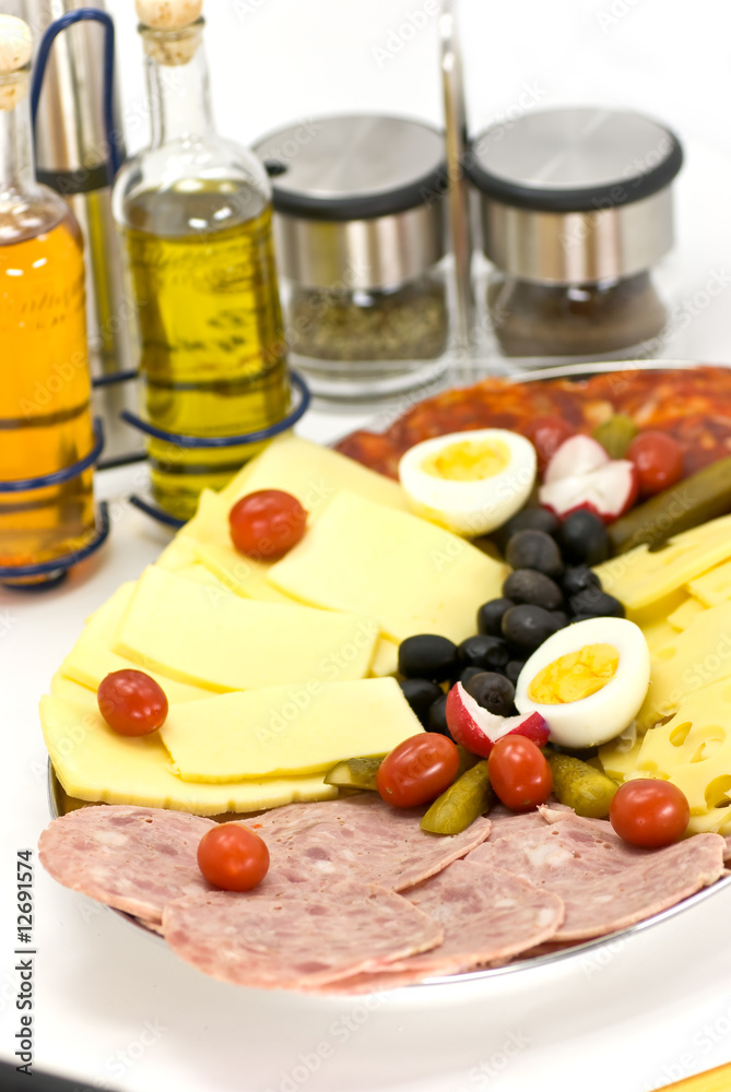Kalte Platte mit Wurst-Sorten,Ei,Salat Kalte Platte mit Wurst-Sorten,Ei,Salat