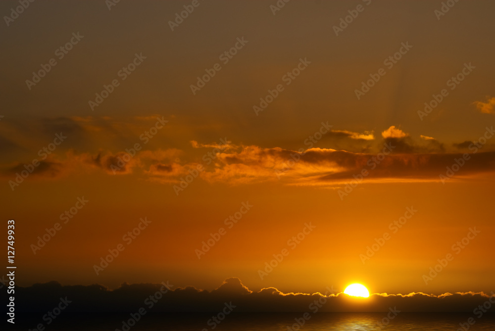 Sonnenaufgang über See