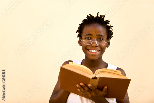 Kind beim lesen