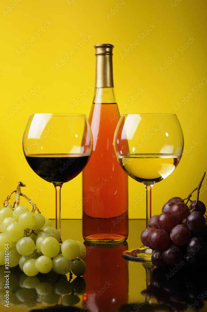 Grapes and glasses of wine
