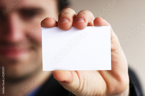 Geschäftsmann mit Visitenkarte
