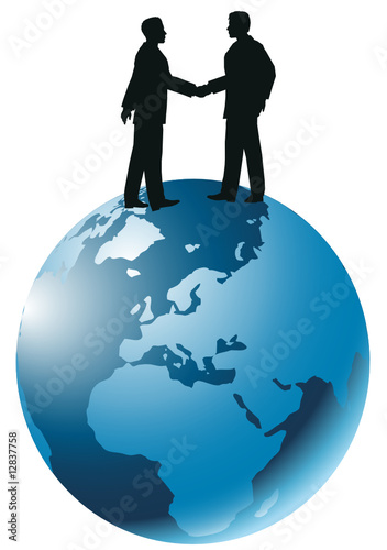 homme d'affaire qui ce sert la main sur terre