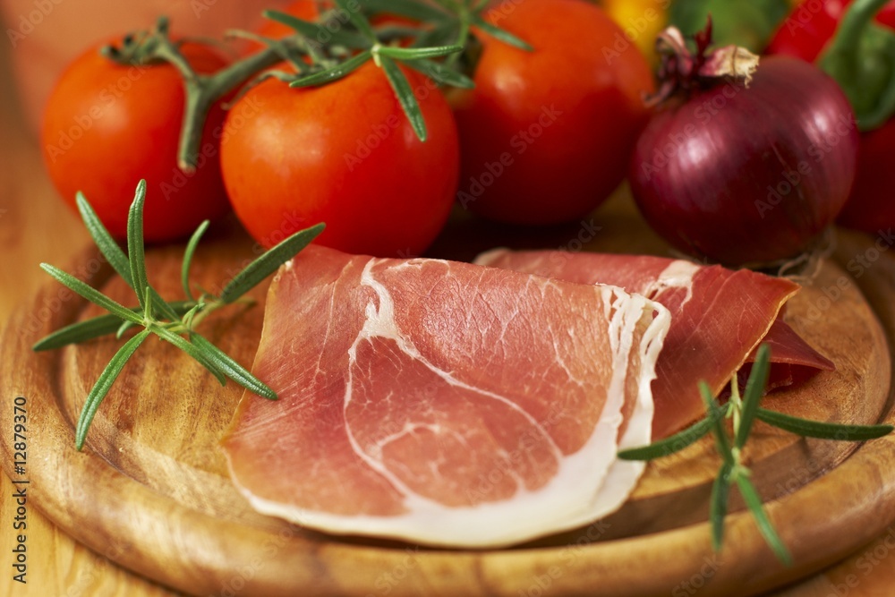 Prosciutto mit Kraeutern und Gemuese