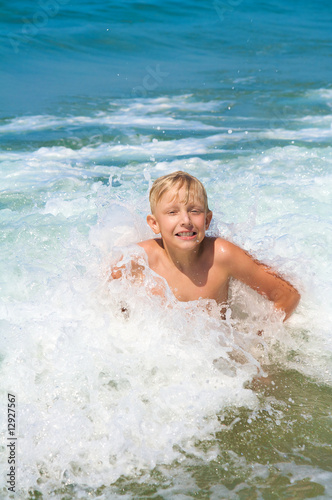 Little boy bathing on the sea © Sergios
