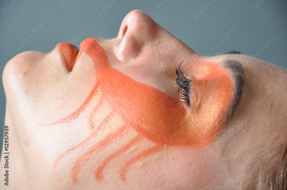 Naklejka premium a fashion model with painted face