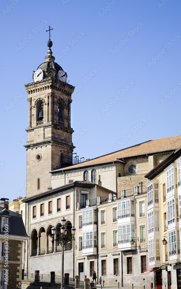Cuesta e Iglesia de San Vicente en Vitoria-Gasteiz