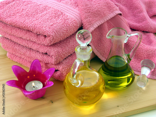 Oele und Tücher für Massage/oils and towels for body massage