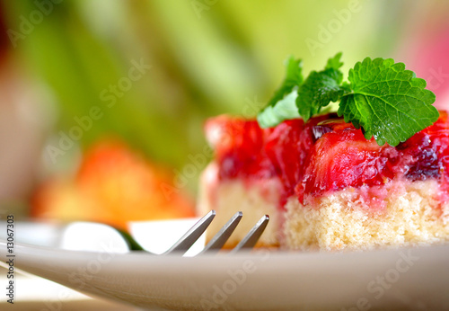 frischer obstkuchen - erdbeertörtchen