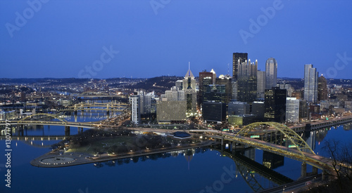Night in Pittsburgh © Henryk Sadura