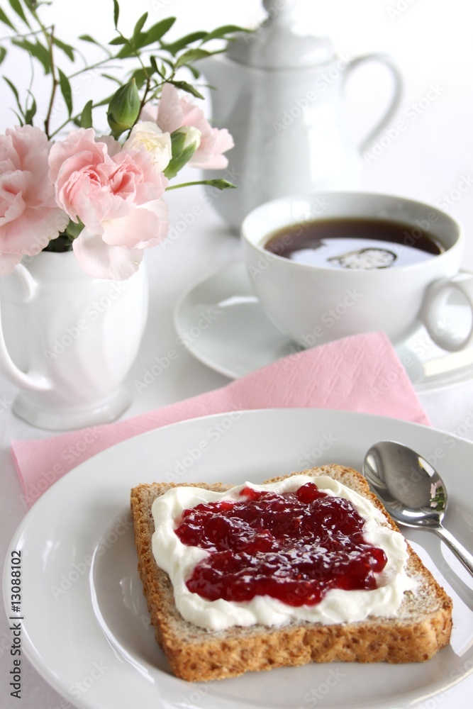 Frühstück Toast mit Marmelade und Tee Stock Photo | Adobe Stock