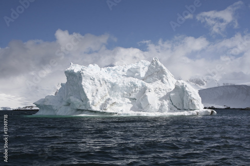 Iceberg in Antarctic waters © Gentoo Multimedia