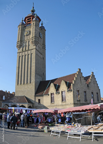 marché sous le beffroi