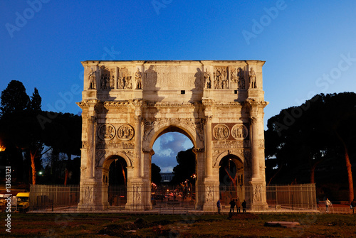 arco di Costantino a Roma in Italia photo