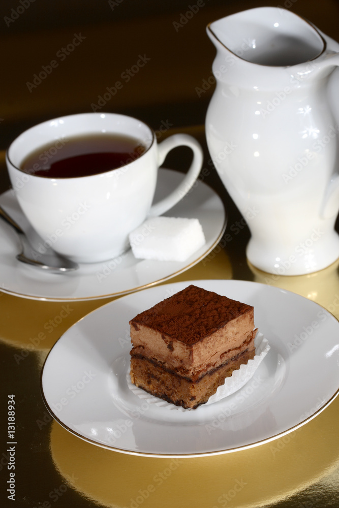 petit gâteau et thé