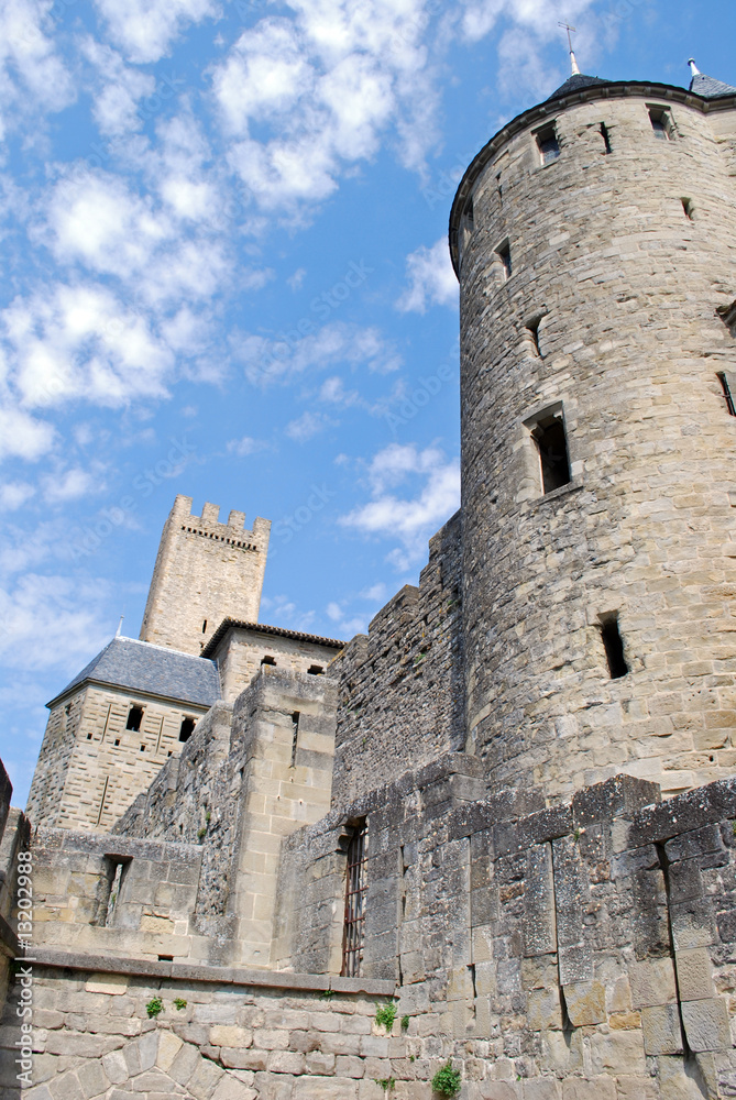 Les remparts de Carcassonne vus d'en bas