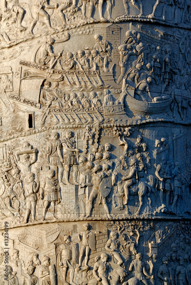 bassorilievi romani sulla colonna di Traiano a Roma in Italia