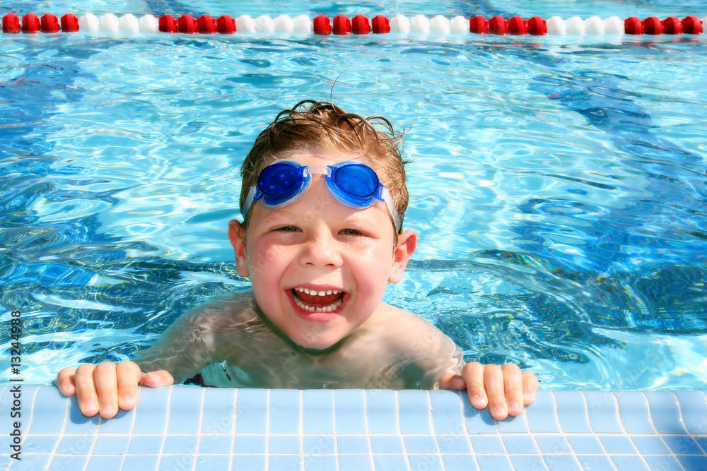 Happy child in a swimming pool - obrazy, fototapety, plakaty 