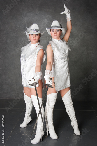 Girls-musketeers