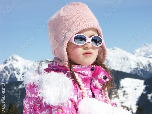 enfant en vacances à la montagne